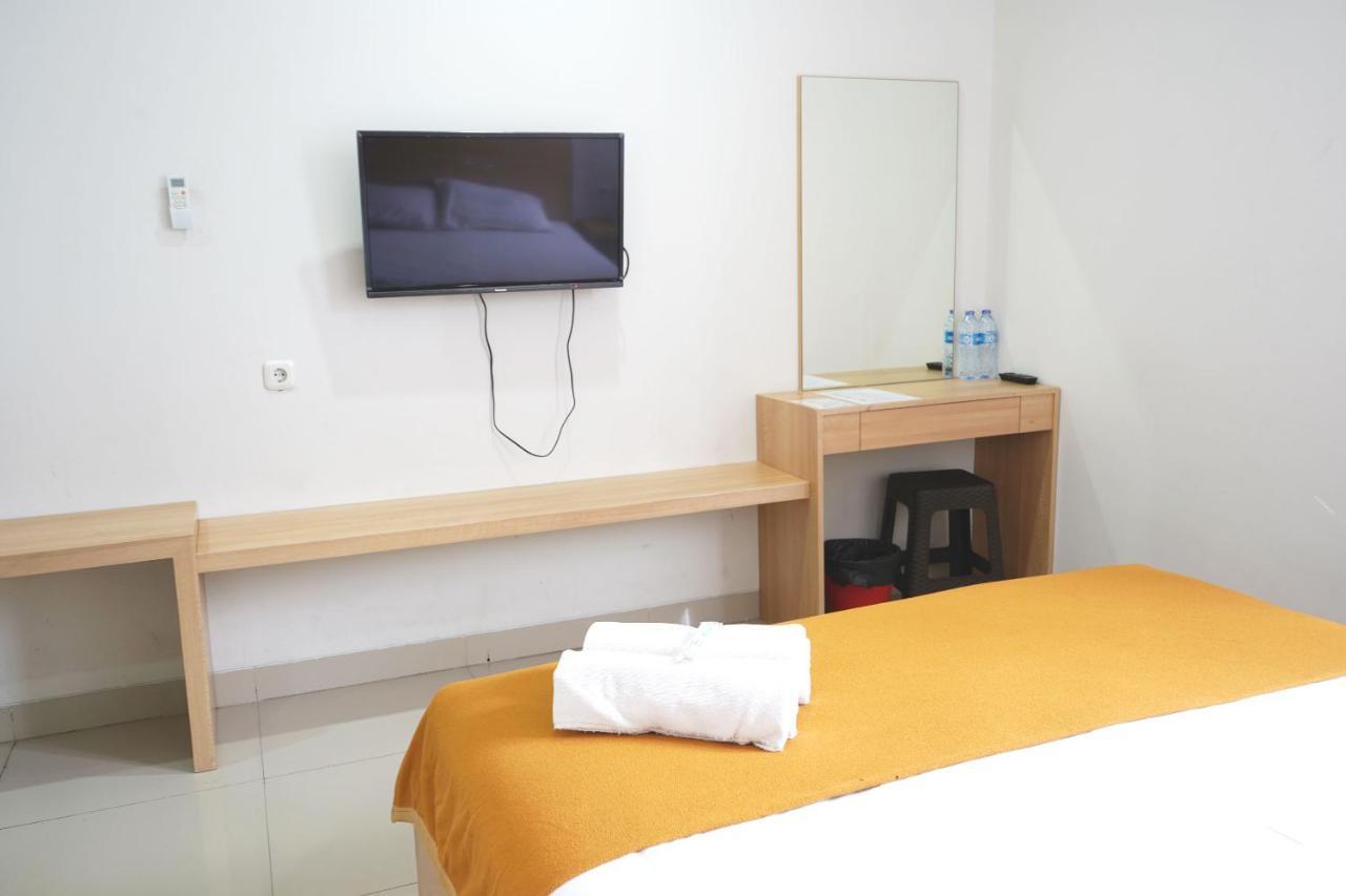 Urooms Tanah Abang Yakarta Exterior foto